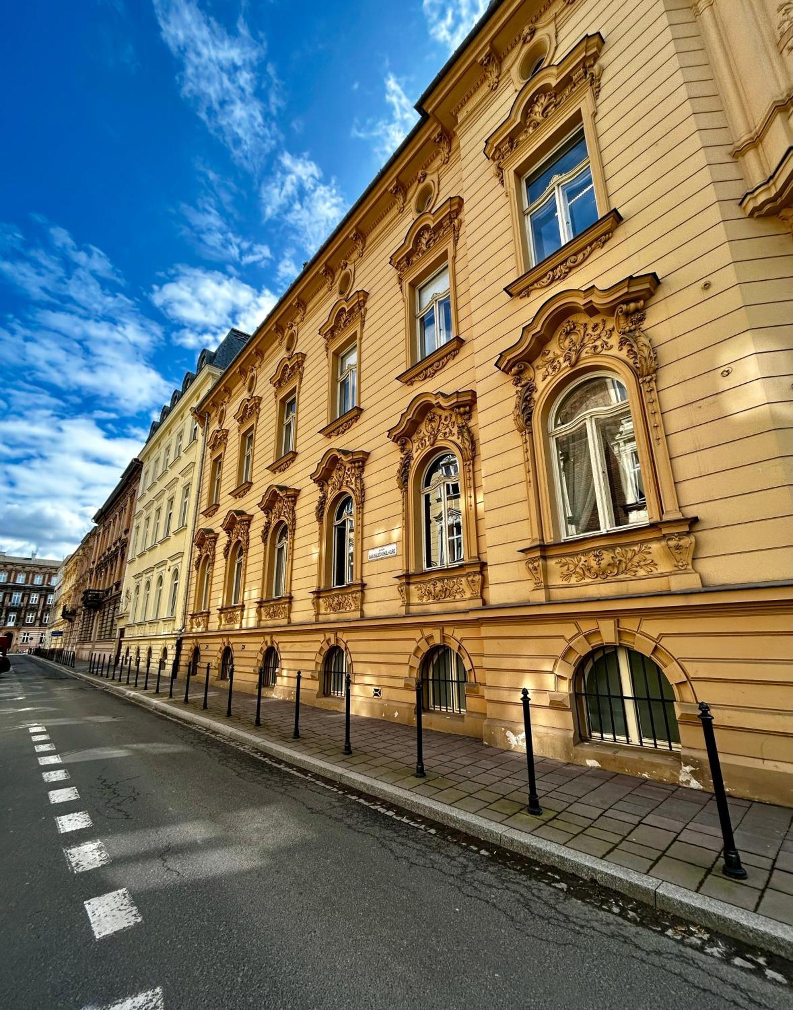 Harmony Aparthotel Cracovia Esterno foto